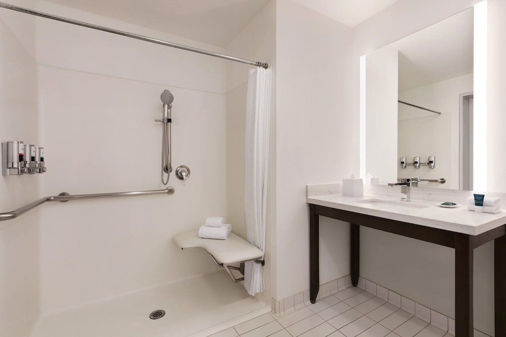 Four Points by Sheraton Sacramento International Airport 8/49