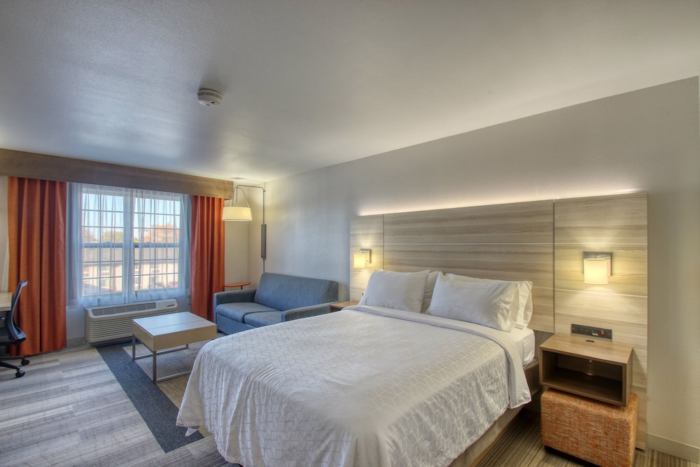 Holiday Inn Express Hotel And Suites Milwaukee Airport 24/74