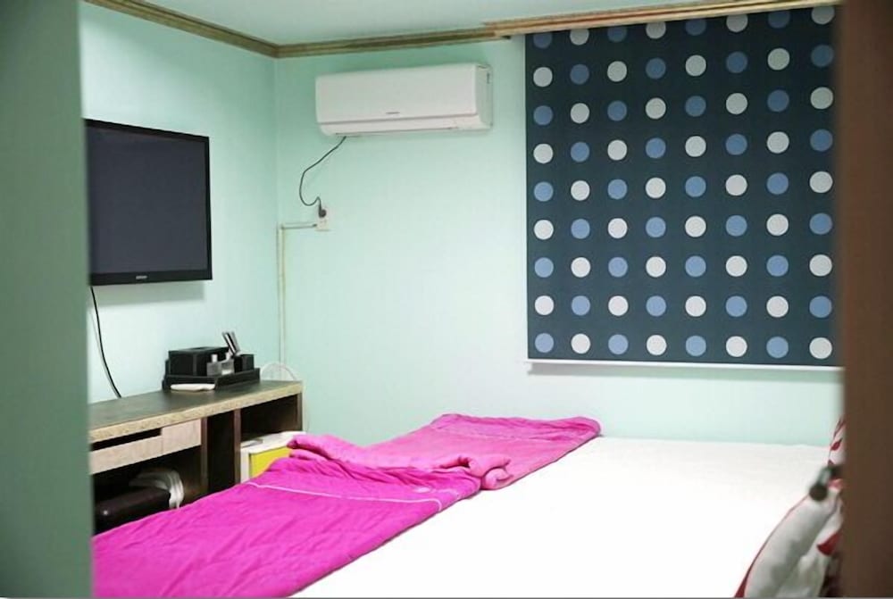 Moiri Guesthouse - Hostel 8/26