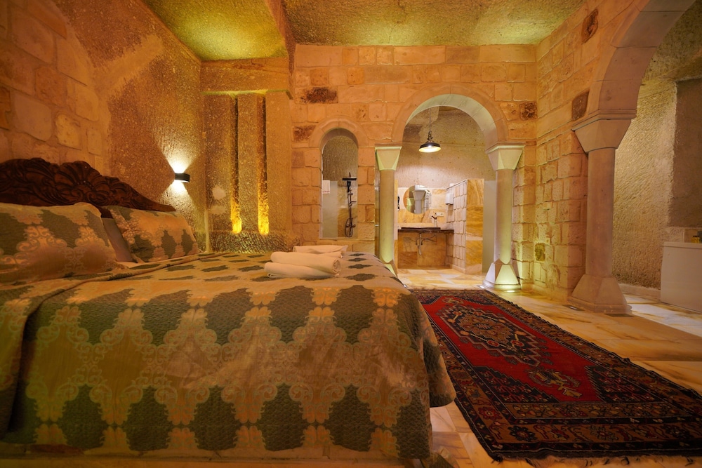 Shoestring Cave House 10/50