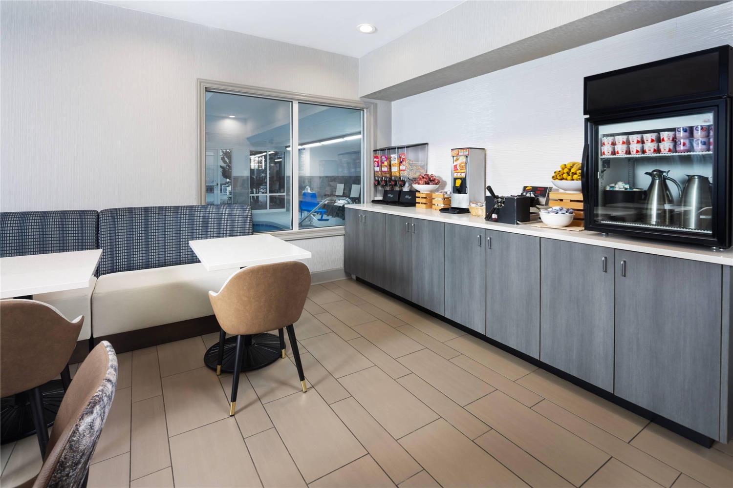 La Quinta Inn & Suites by Wyndham Asheville Downtown 27/34