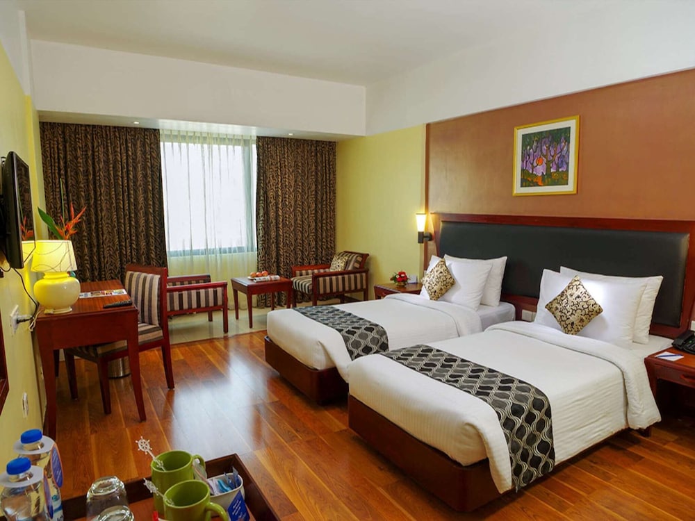 Classic Sarovar Portico 24/56