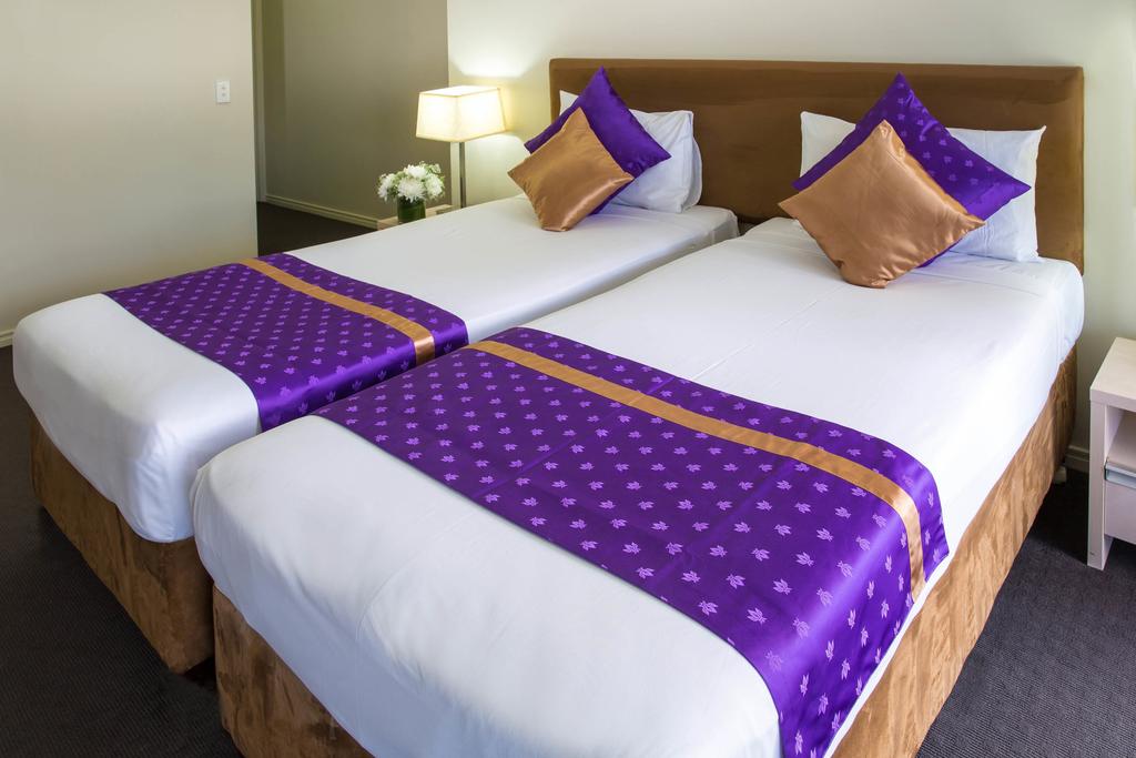 2 Bedrooms, Apartment, Mountain or City View