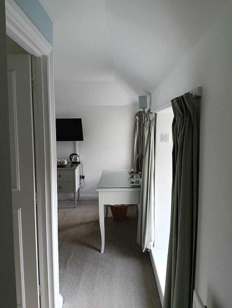 The Lugger Hotel 36/70