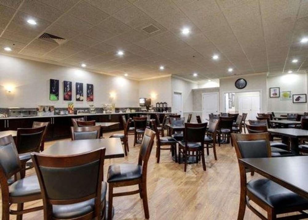 DoubleTree by Hilton Quincy 65/77