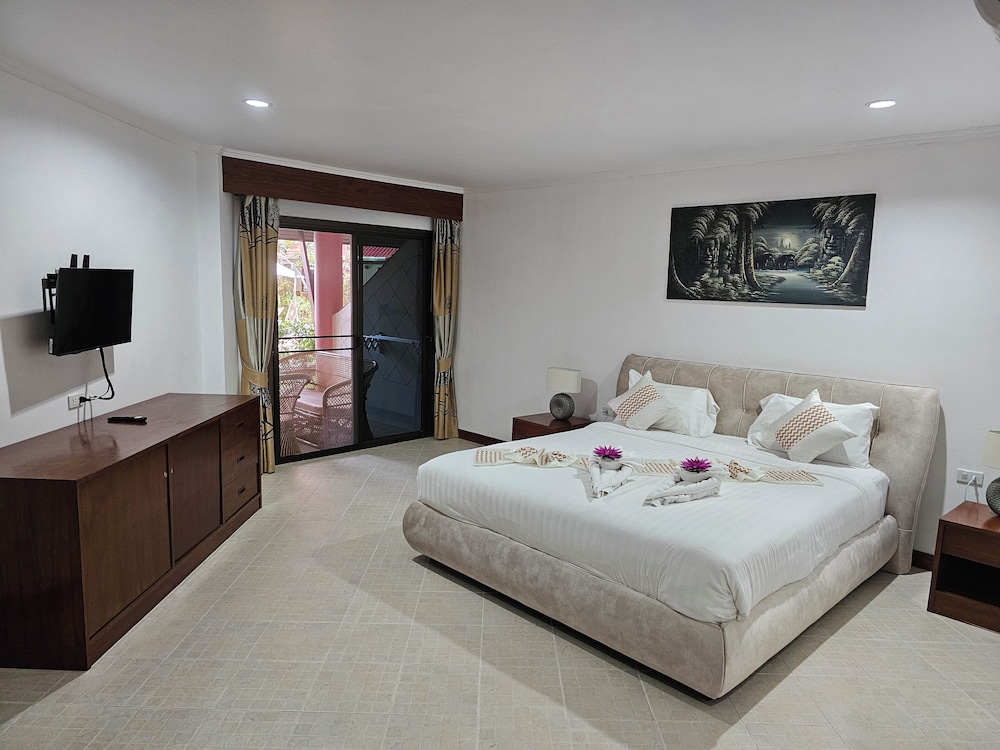 2 Bedrooms, Signature, Apartment, 2 King Beds, Pool View
