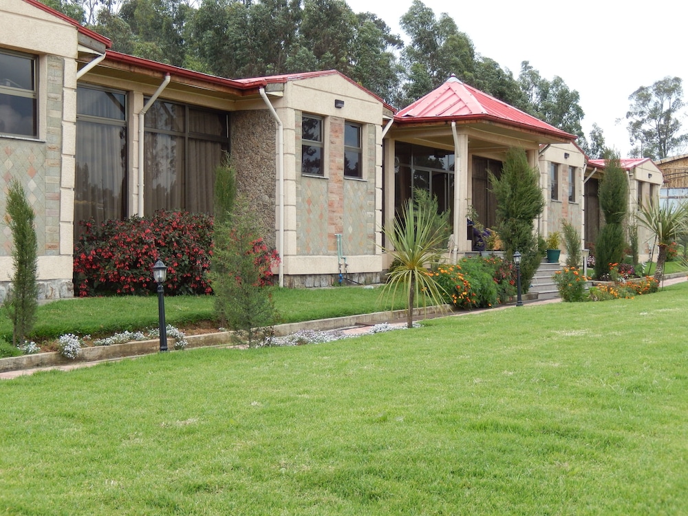 Yaya Africa Athletics Village 28/33