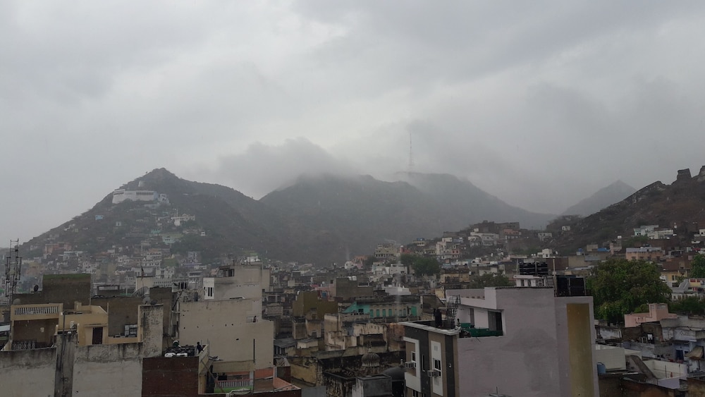 Hotel Royal Ajmer 36/40