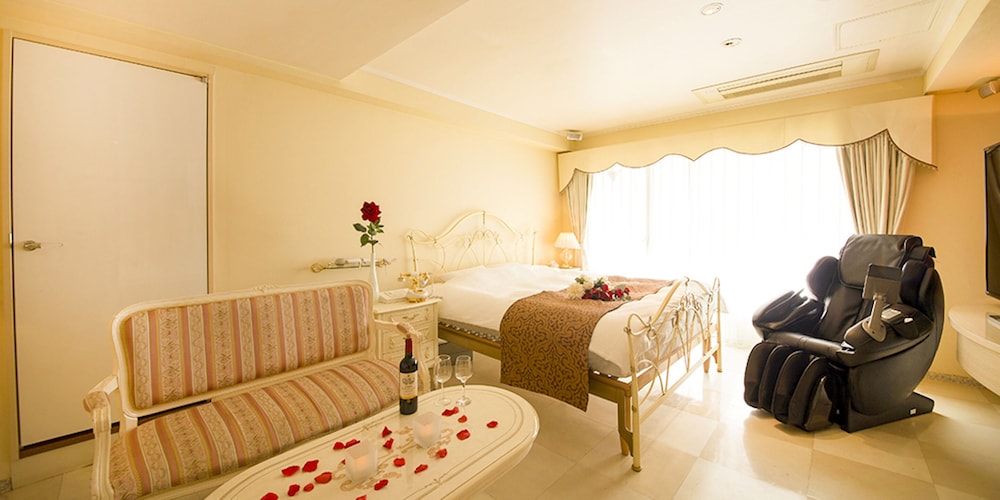 V Hotel - Adults Only 50/50
