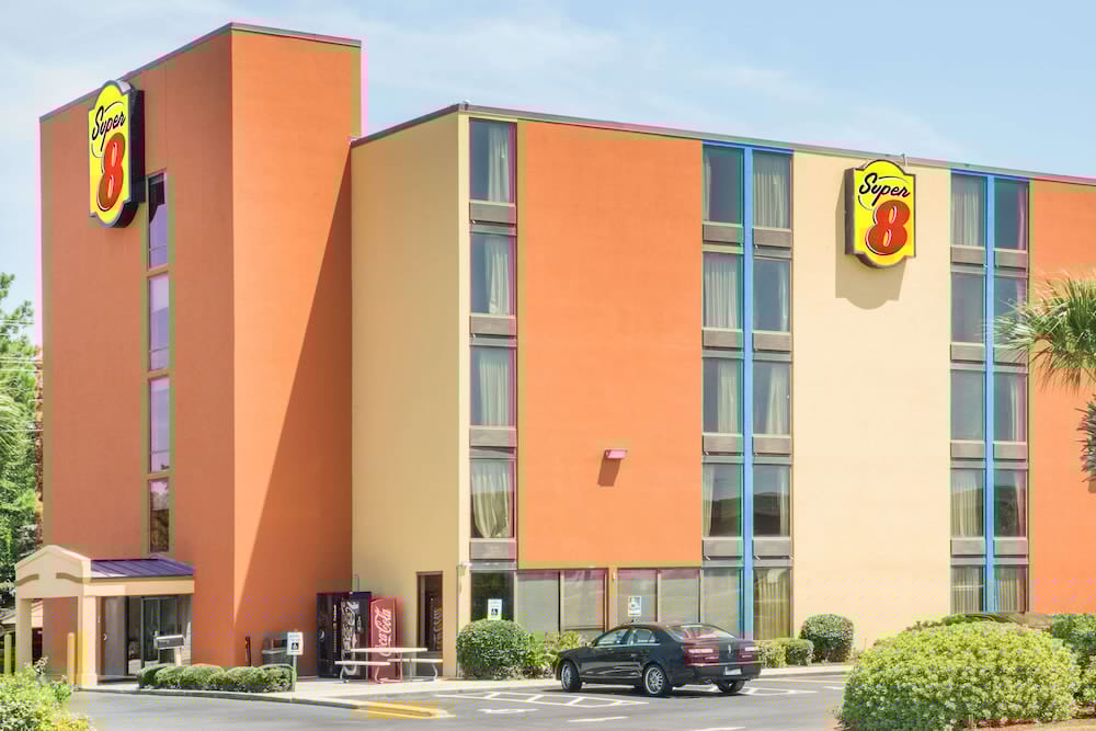 Super 8 by Wyndham Myrtle Beach/Market Common Area 1/35