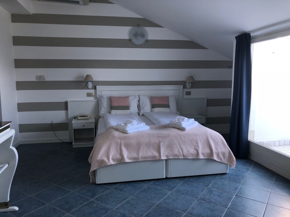 Hotel La Fontana 30/76