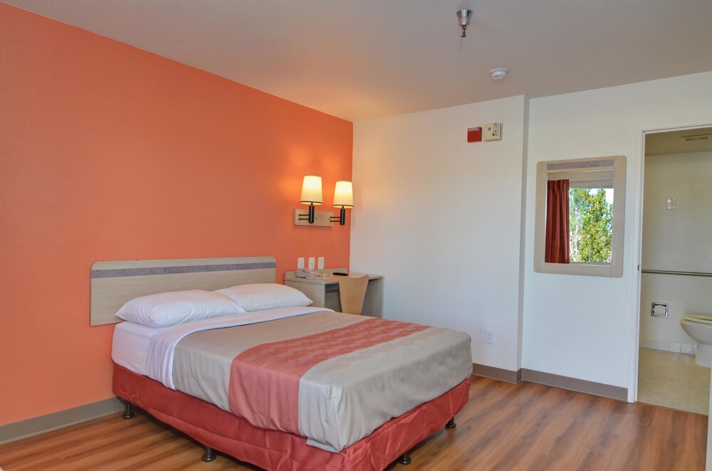Motel6 Twentynine Palms, CA 17/43