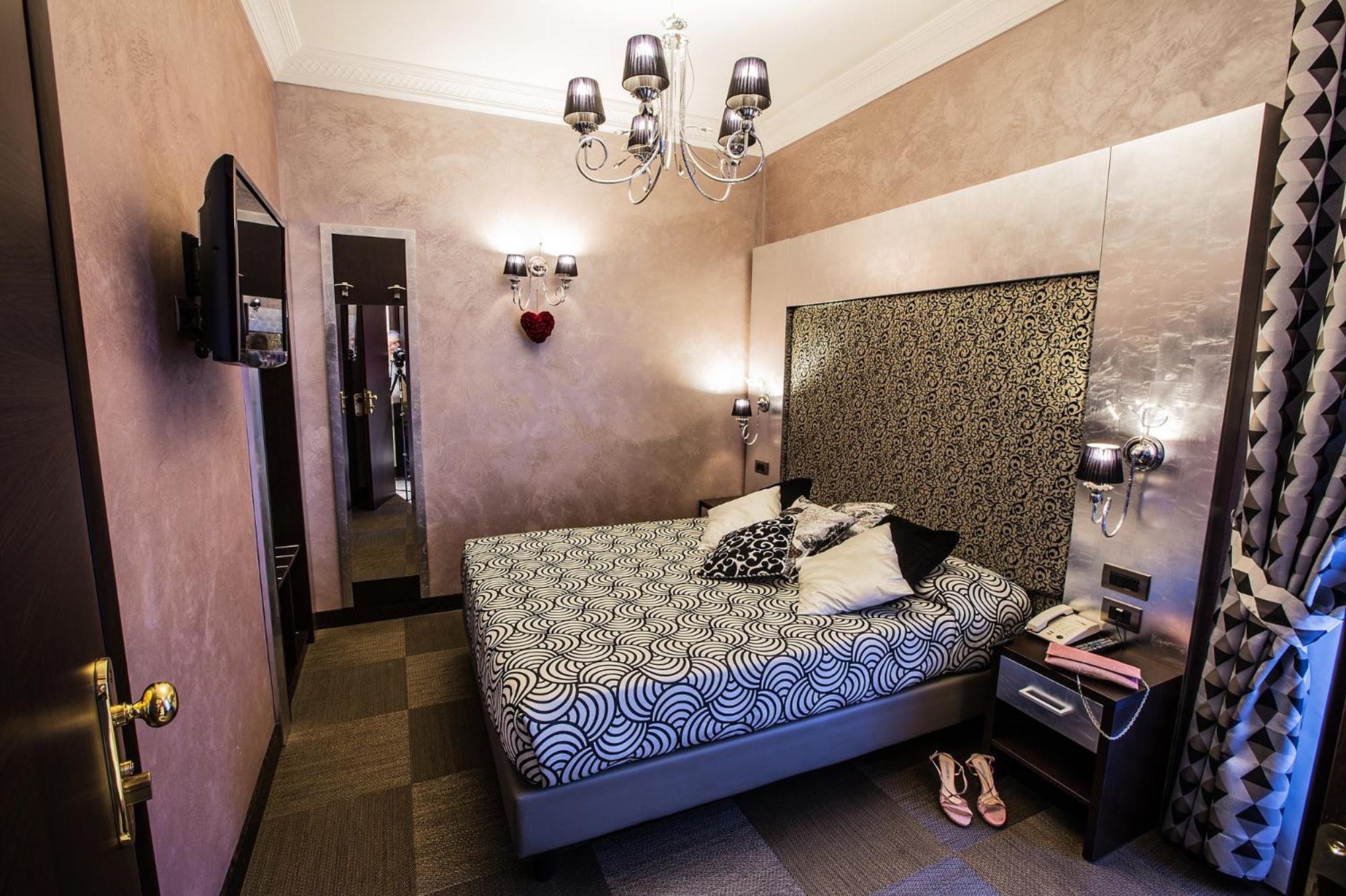 Deluxe, Double Bed