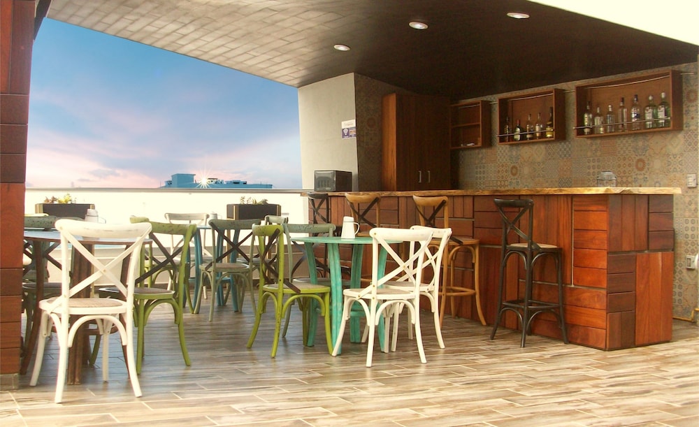 Hotel & Suites Clipperton 54/66