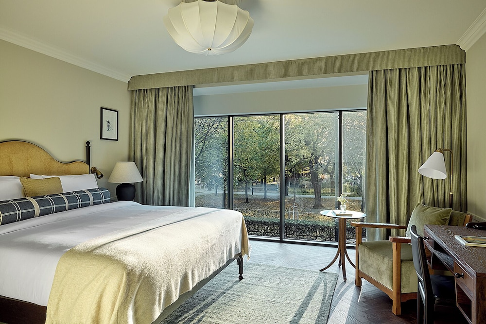 DELUXE, DOUBLE BED