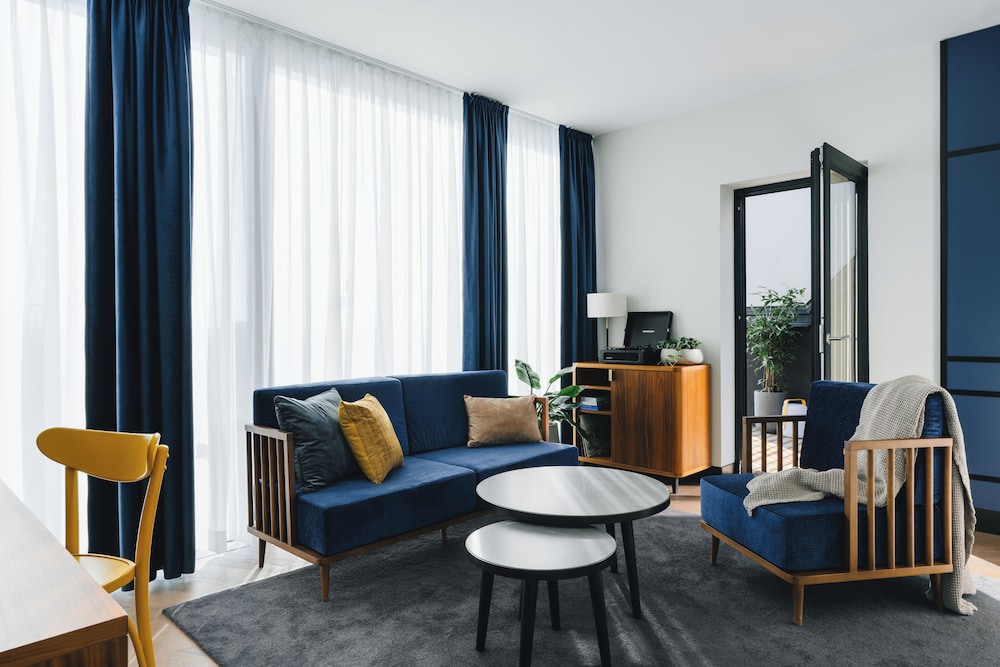 LOFT, TOP FLOOR