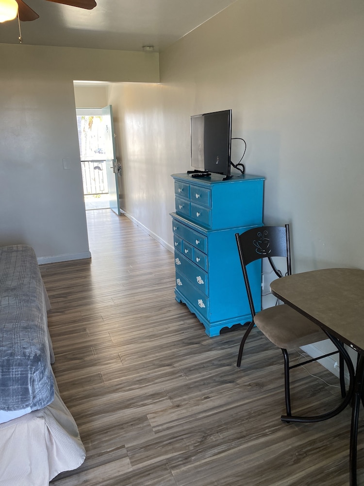 Ocean Villa Inn 48/66