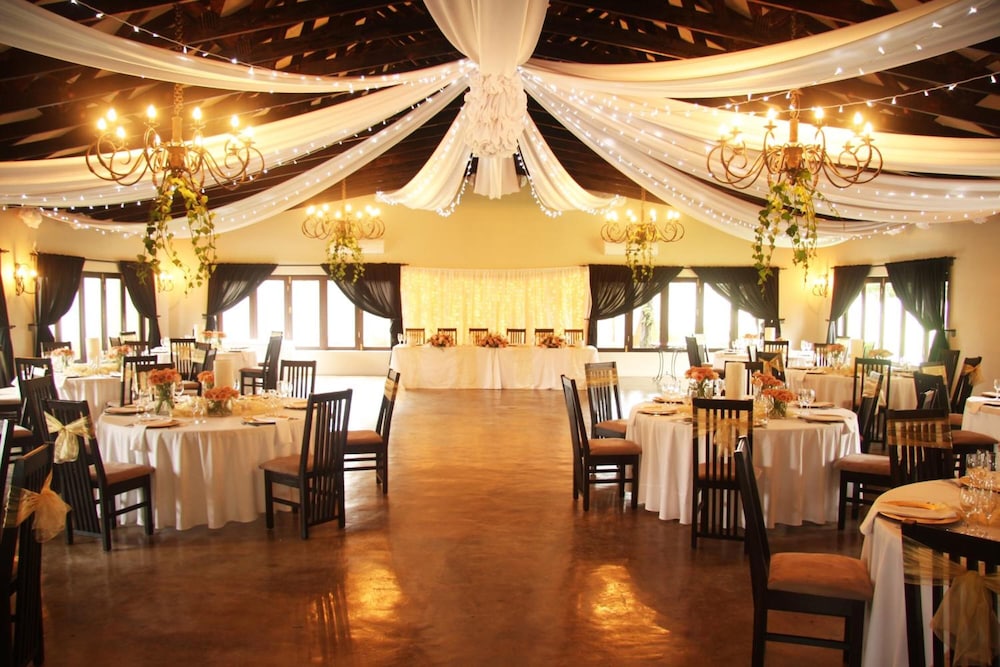 Accolades Boutique Venue 27/49