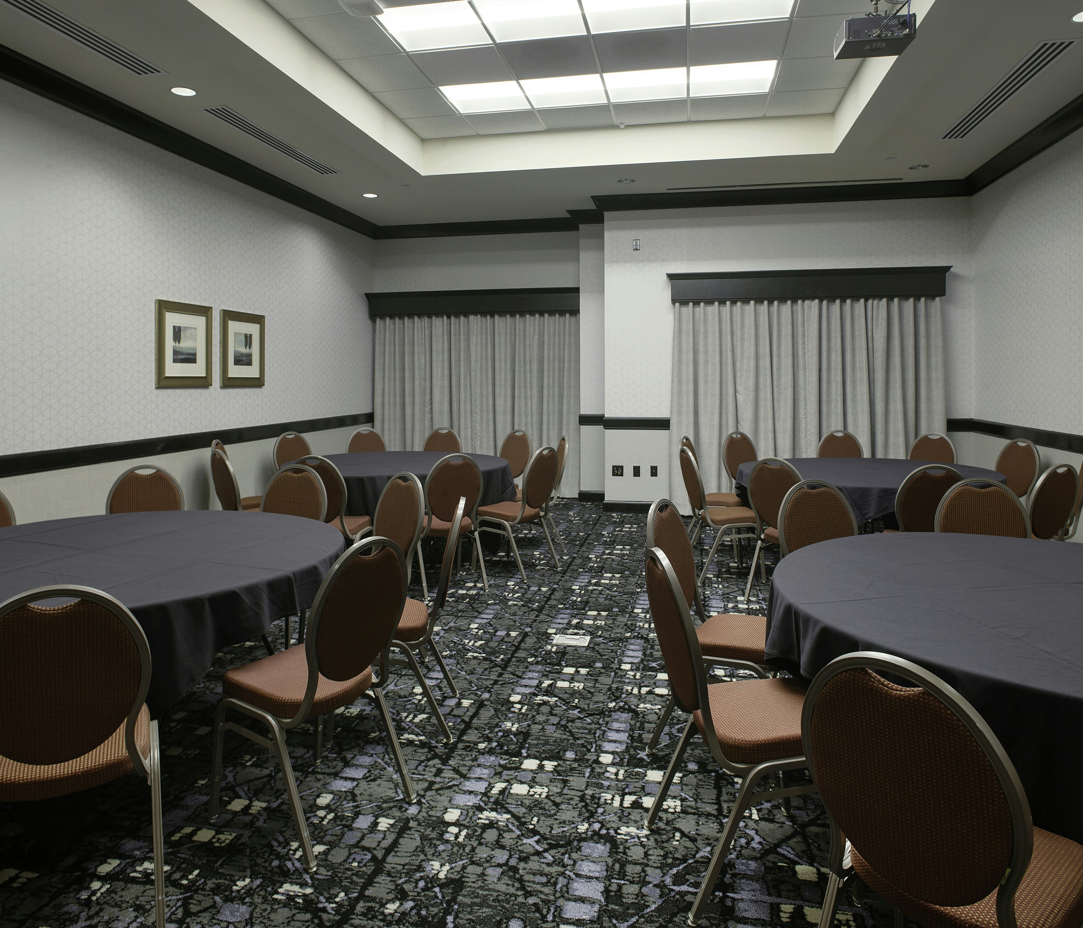 Doubletree Suites By Hilton Bentonville 49/61