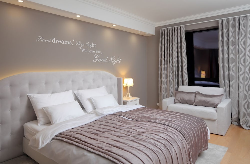 Hotel Nox 8/69