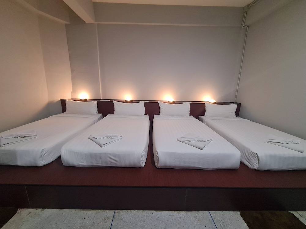 غرفة عائلية بأربعة أسرّة، The 8 Factory Hostel Phitsanulok 3/10