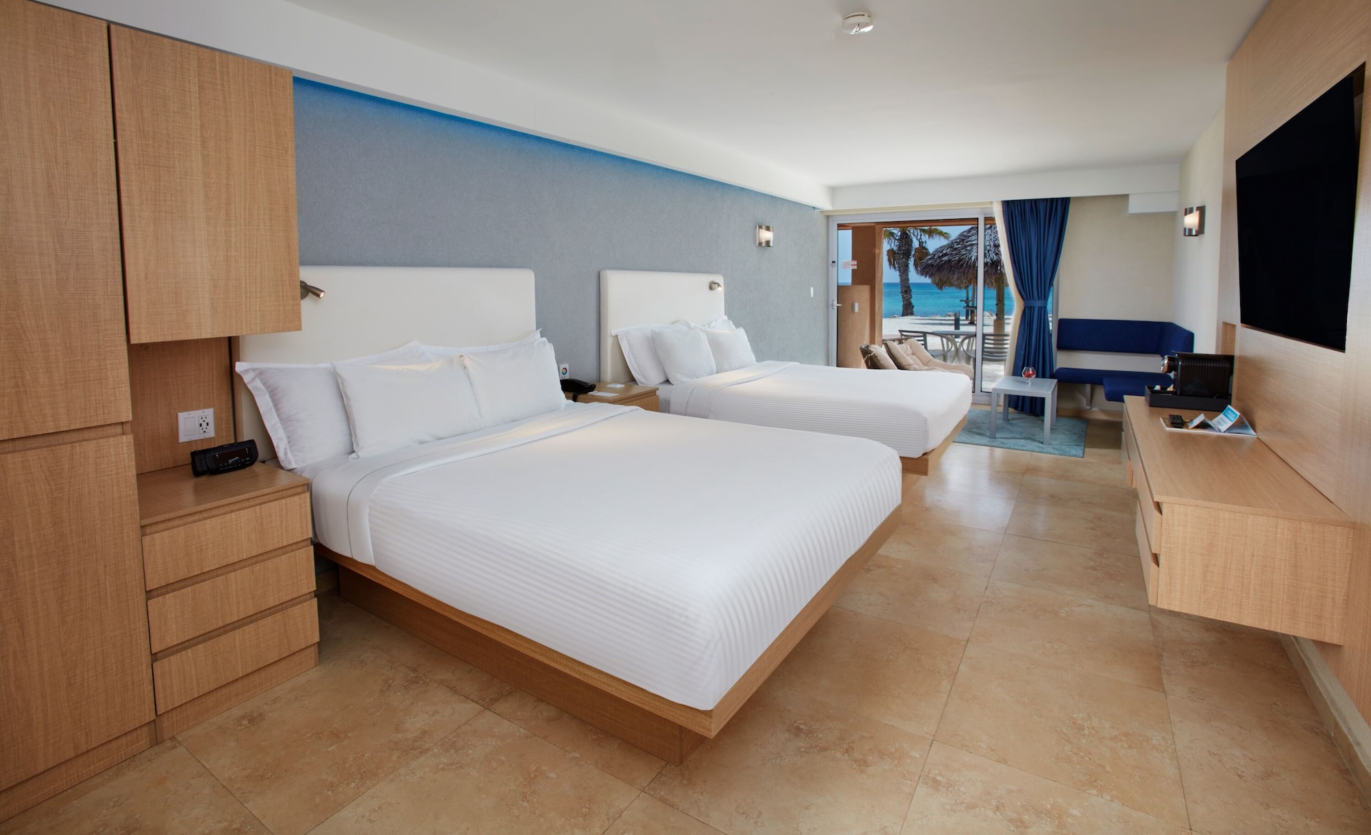 DELUXE, 2 QUEEN BEDS, OCEAN FRONT