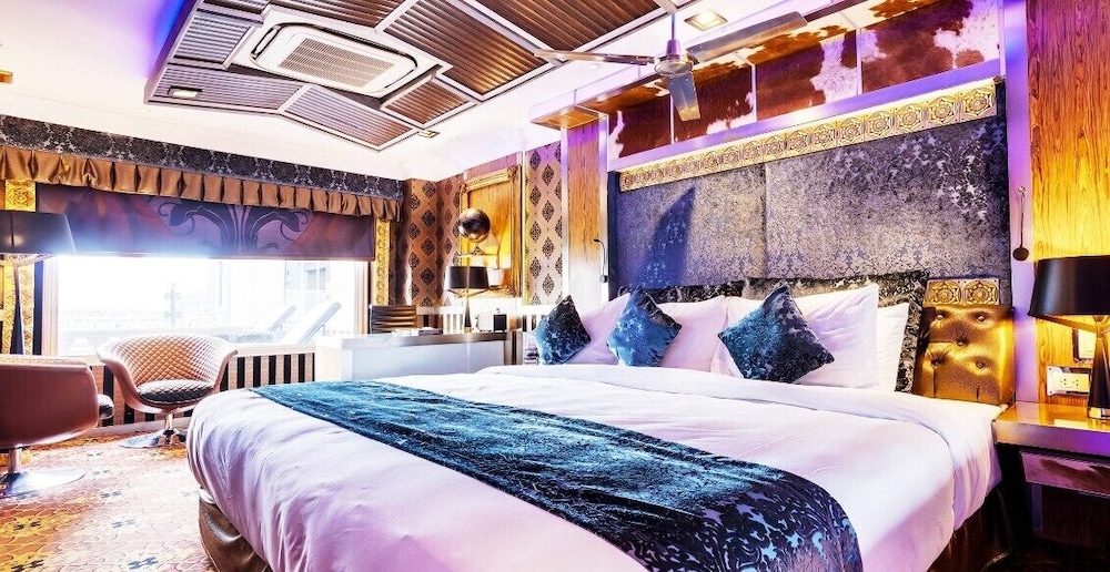 PRESIDENTIAL, SUITE