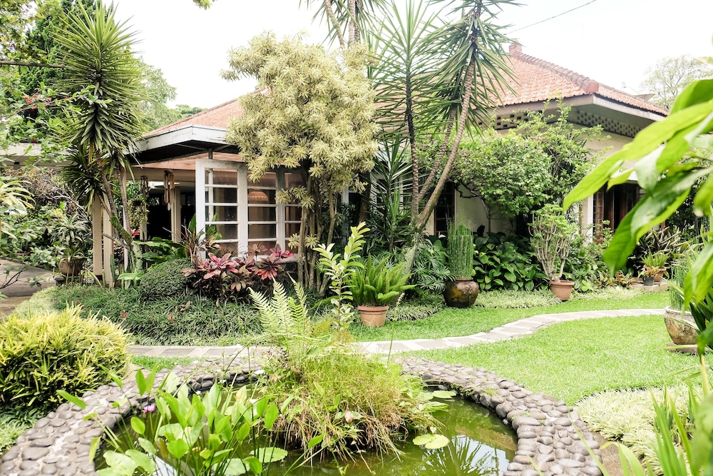 Hotel Bumi Asih 62/64