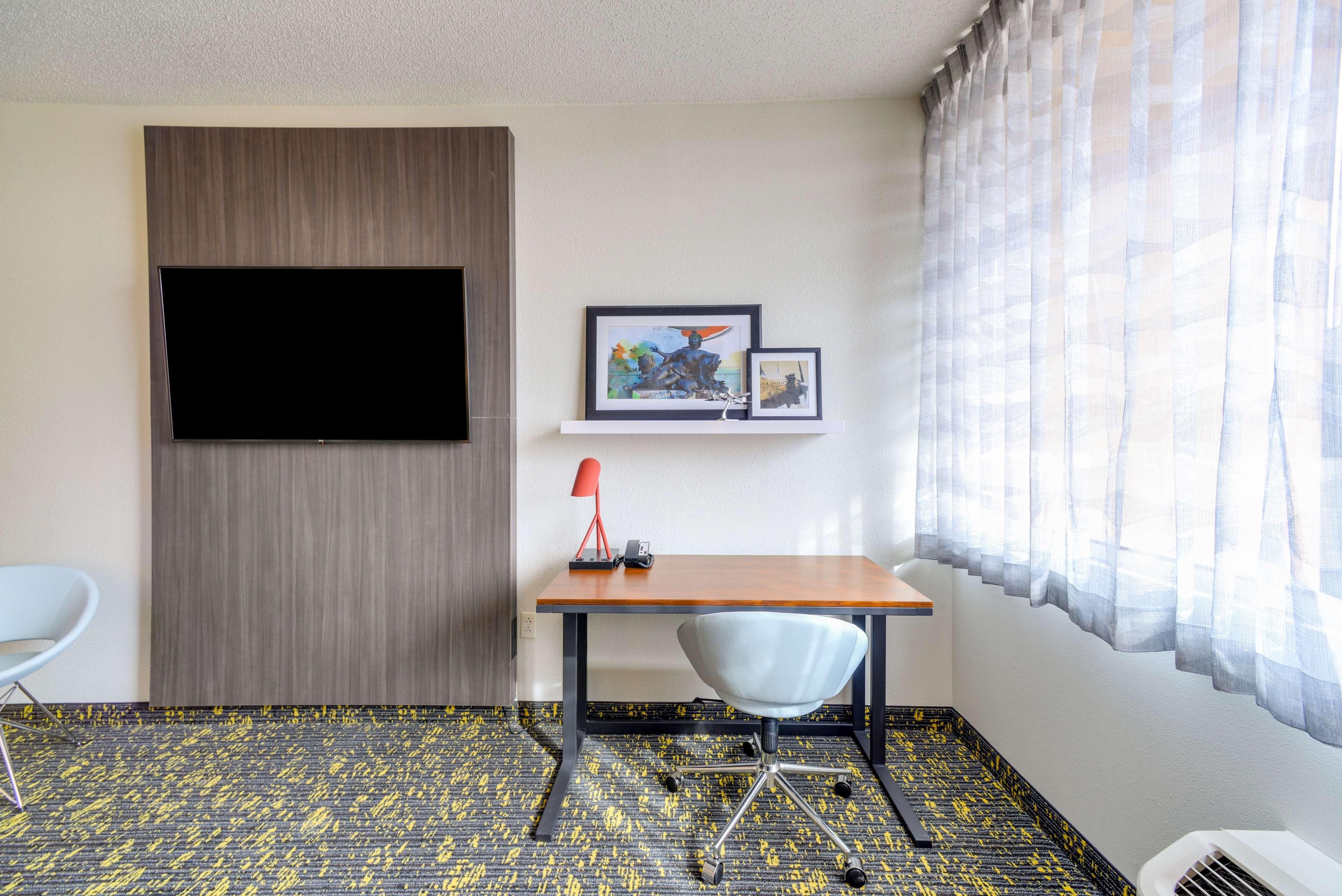 St. Louis Airport Hotel 39/44