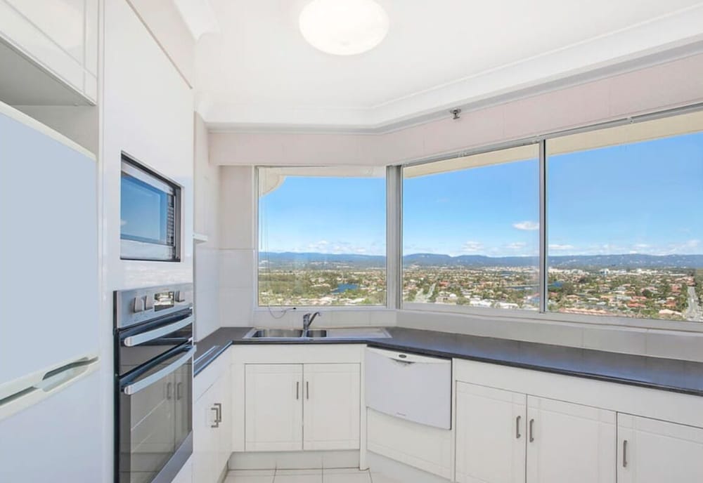 Burleigh Surf Apartments 31/77