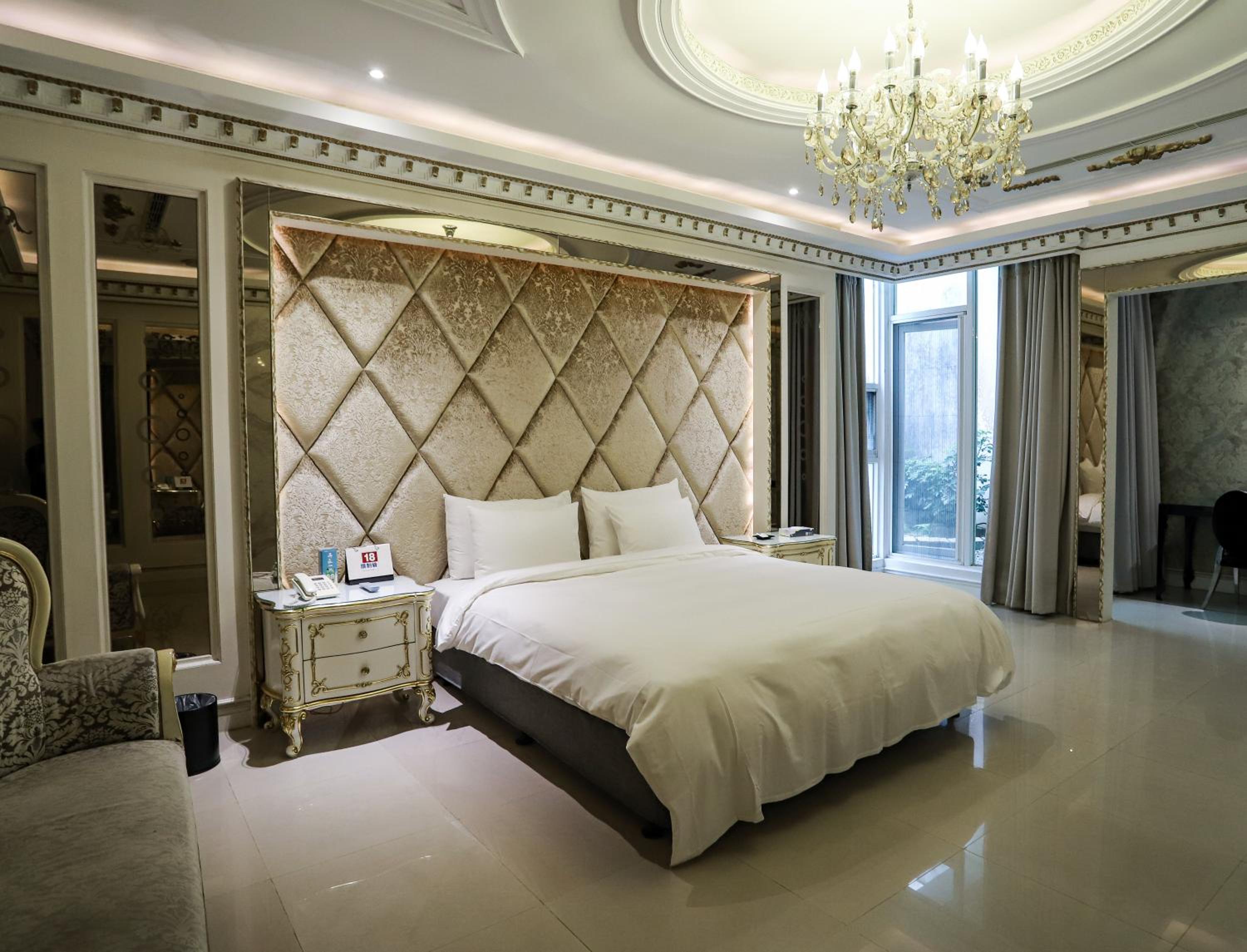 Paragon, Suite