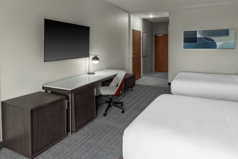Courtyard By Marriott Sherman 37/45