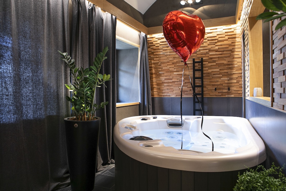LE DOMAINE DES PRES VERTS SPA 47/50