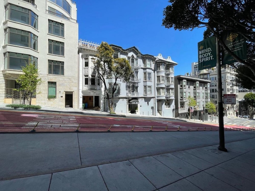 Powell Place 16/18