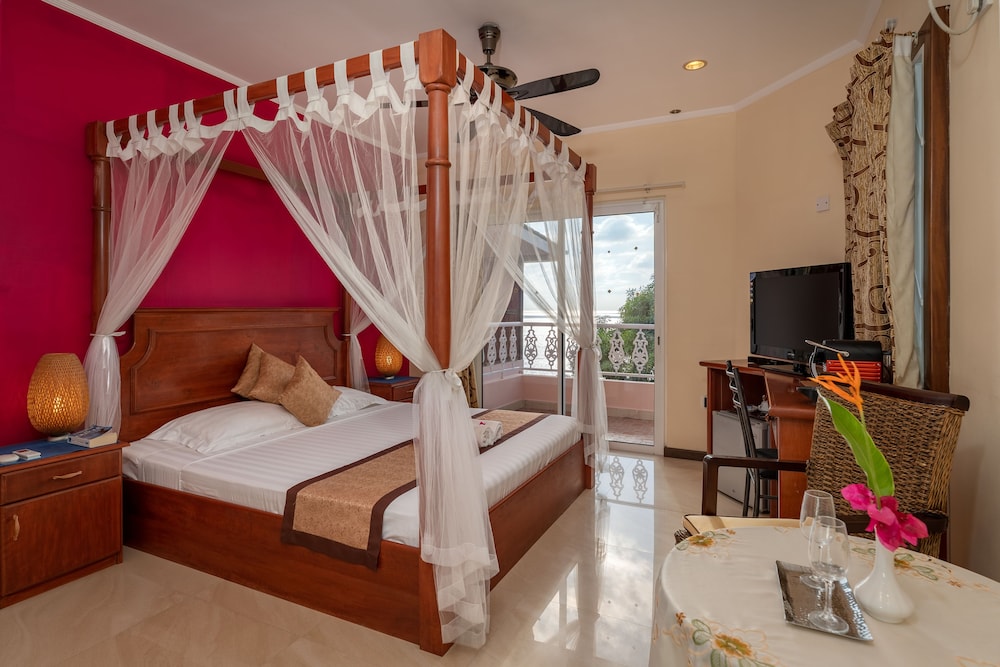 Glacis Heights Villa 10/50