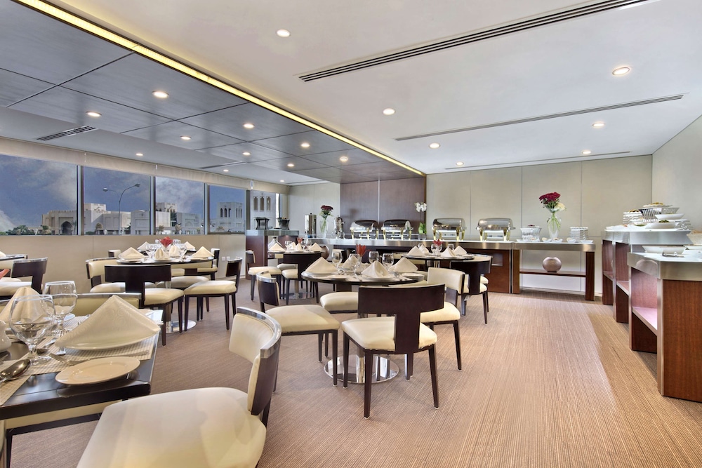THE CURVE HOTEL 56/74