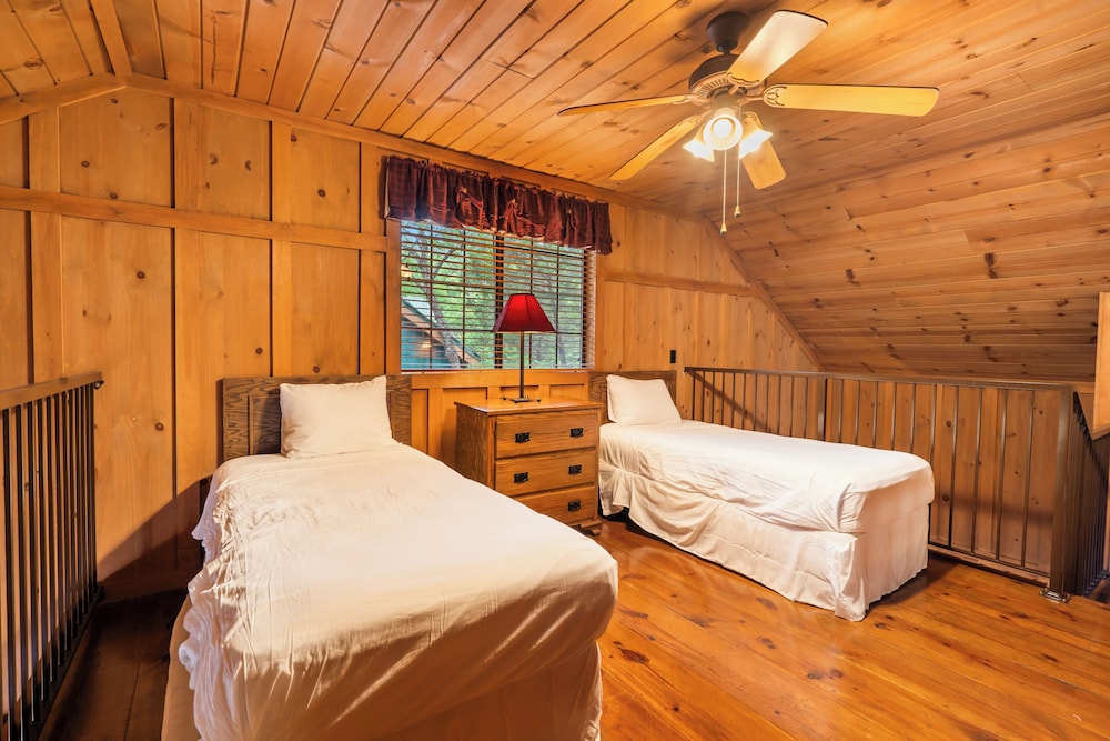 The Cabins At Green Mountain 17/68