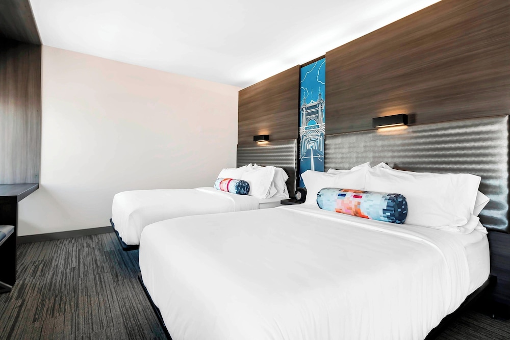 Aloft, 2 Queen Beds
