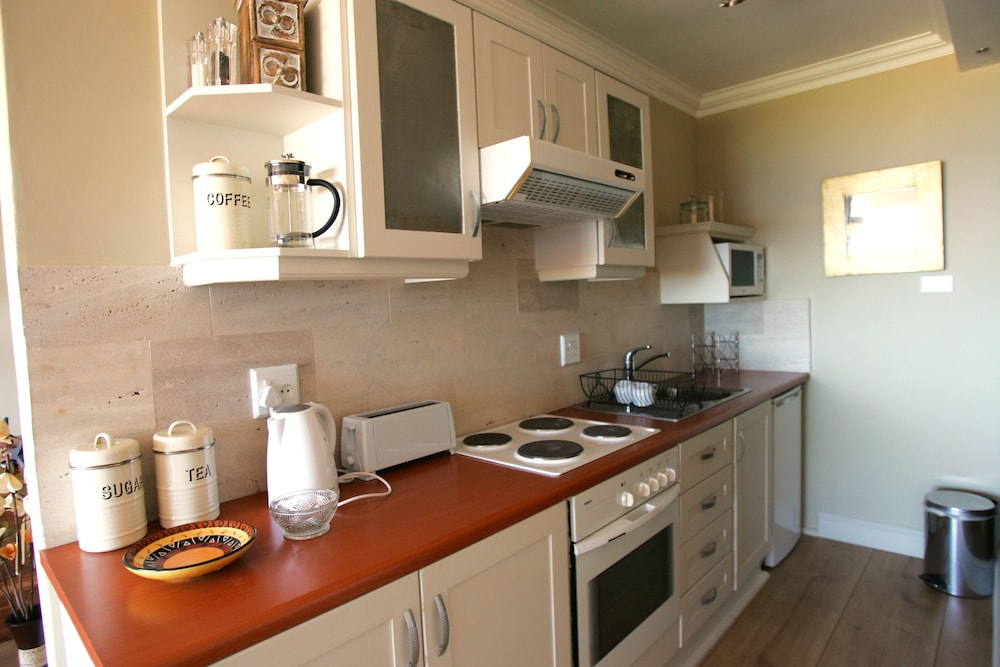 Dolphin Inn Guest House 61/74