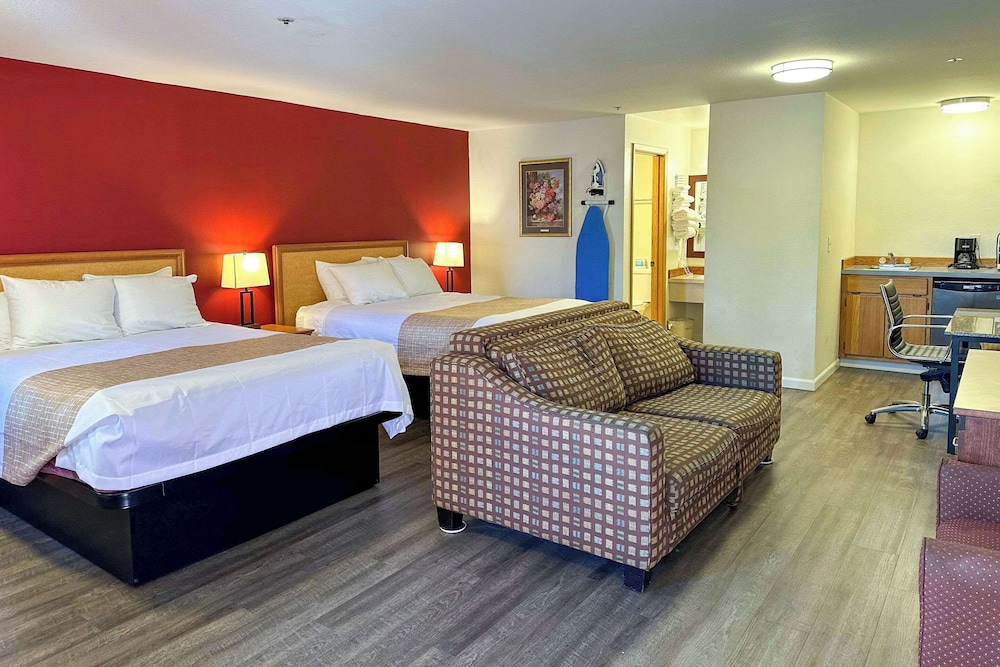 Econo Lodge Edmonds North Seattle, WA 3/39