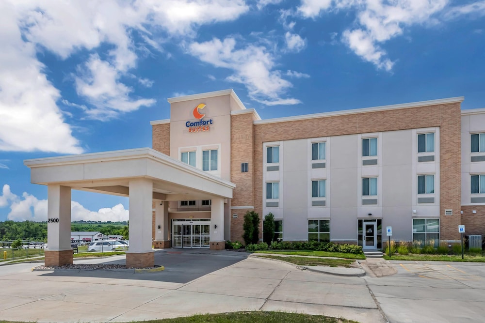 Comfort Suites West Omaha, NE 46/50