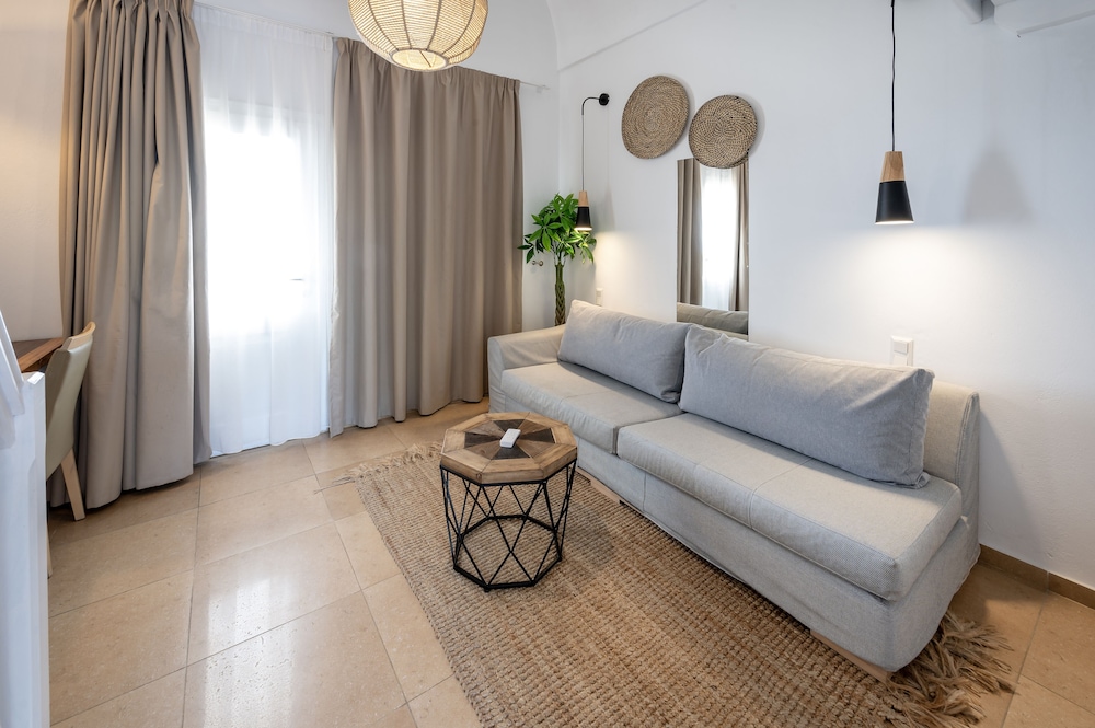 Smy Santorini Suites & Villas 41/76