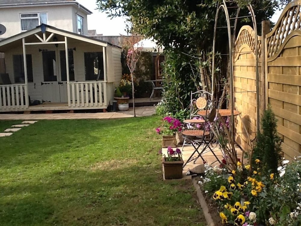 The Groveside Guest House 36/48