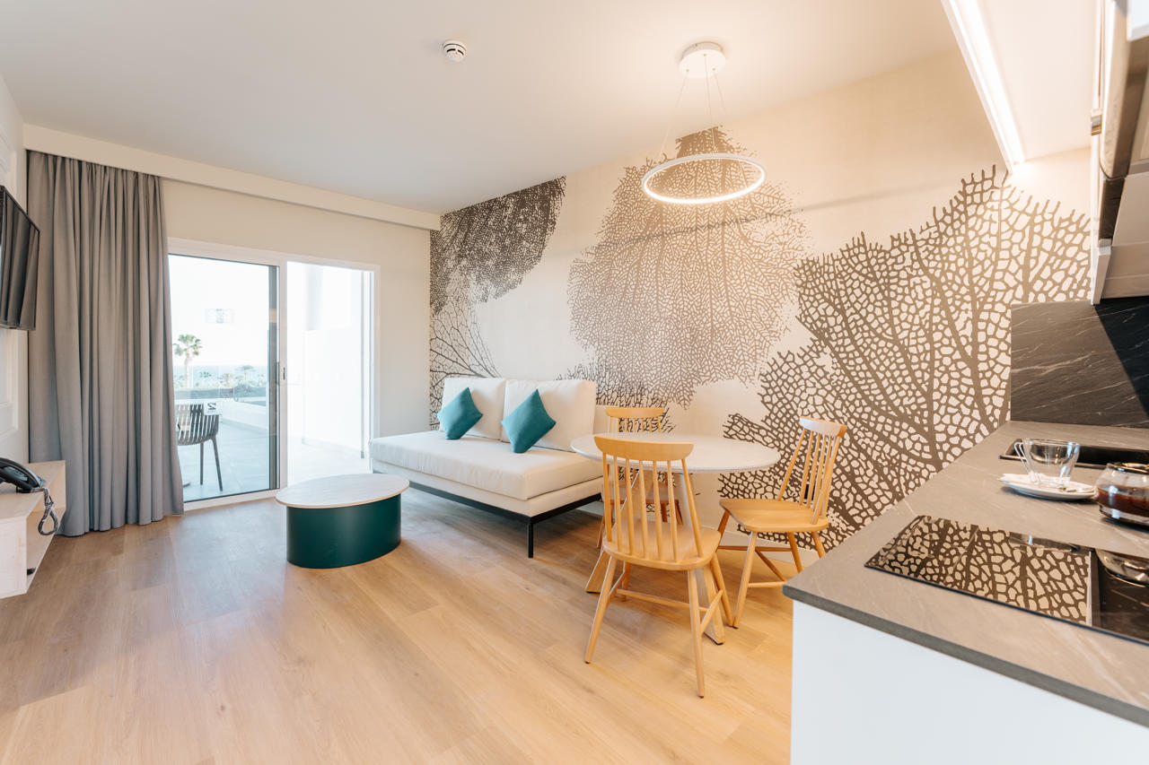 001 Higos Beach Boutique Hotel 10/19