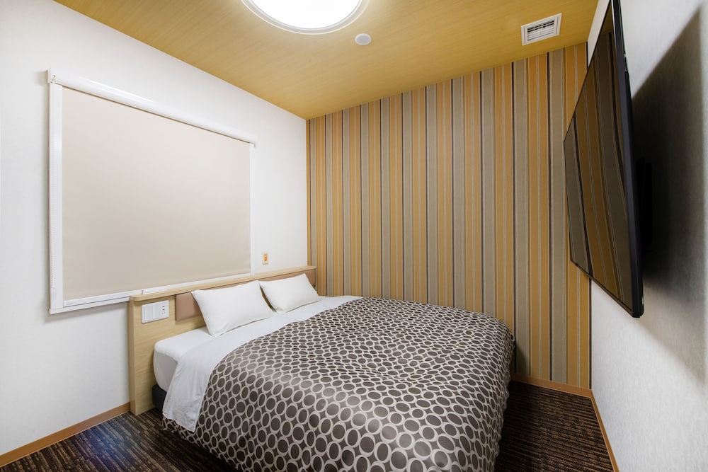 ROOM, ACCESSIBLE