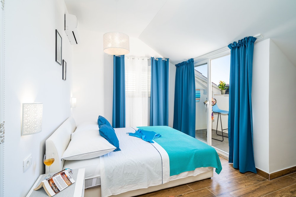 Jele Rooms 17/50