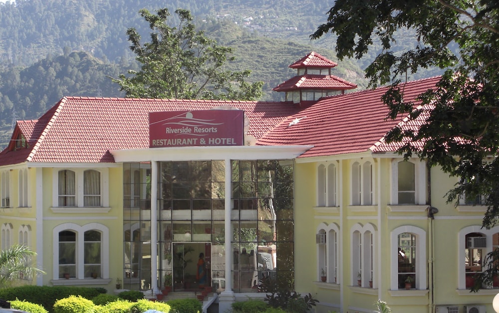 Riverside Resort 7/49