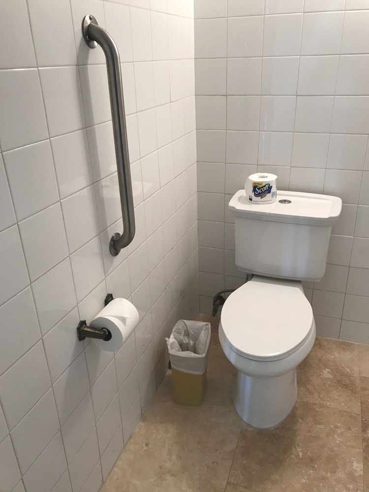 Rodeway Inn Suites 28/28