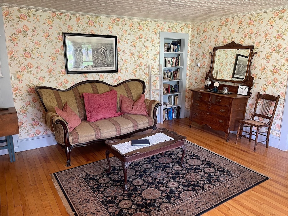 The Wayside Inn Betlehem 27/50