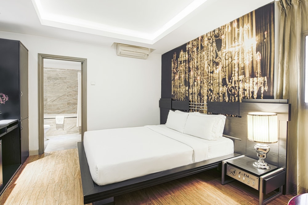 A&EM Corp - The Petit Hotel 4/37